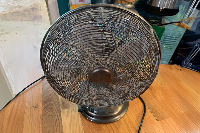 Quạt bị bám bụi bẩn trong quá trình hoạt động dẫn tới lỗi